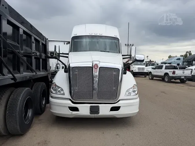 2021 KENWORTH T68074ca1c9b4391b8debe975dbc3e6994df