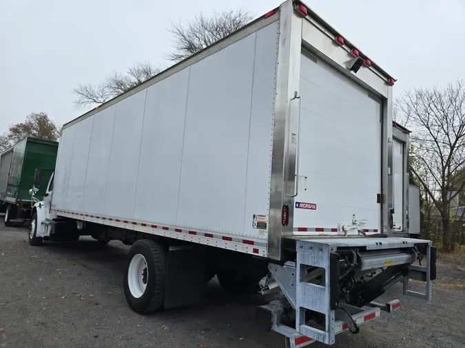 2018 FREIGHTLINER/MERCEDES M2 106