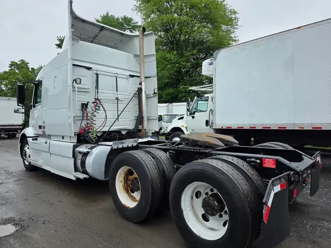 2019 VOLVO VNR64T-640
