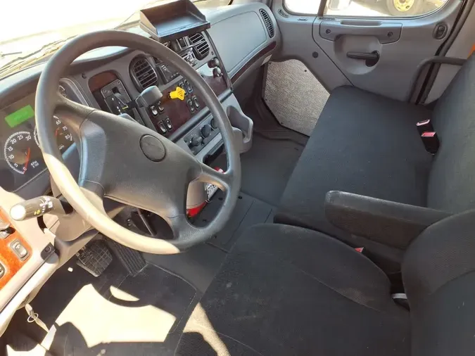 2018 FREIGHTLINER M2 106