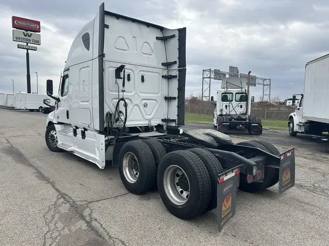 2023 Freightliner CASCADIA 126