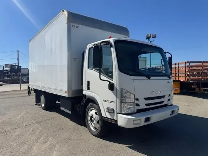 2022 Isuzu NPR-XD
