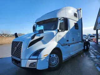 2023 VOLVO VNL64T860