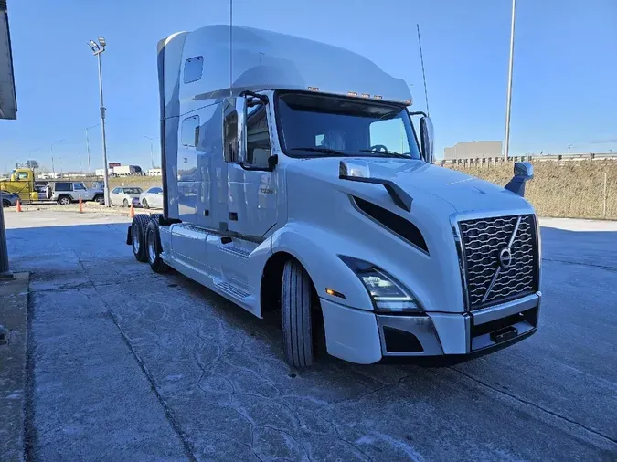 2020 VOLVO VNL64T760