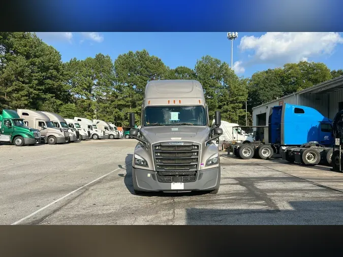2025 Freightliner Cascadia 12674e6b5c024f976455cbe33ff23e73987