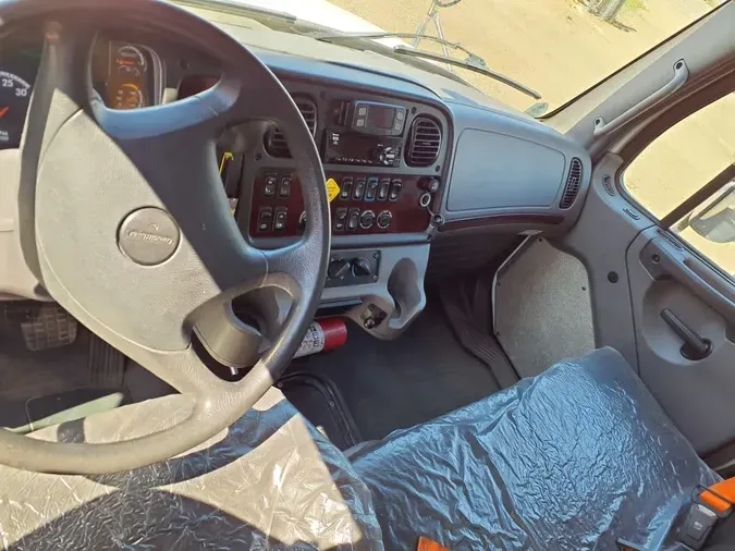 2020 FREIGHTLINER M2 106