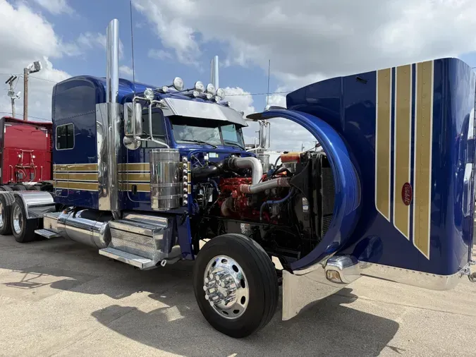 2022 Peterbilt 389