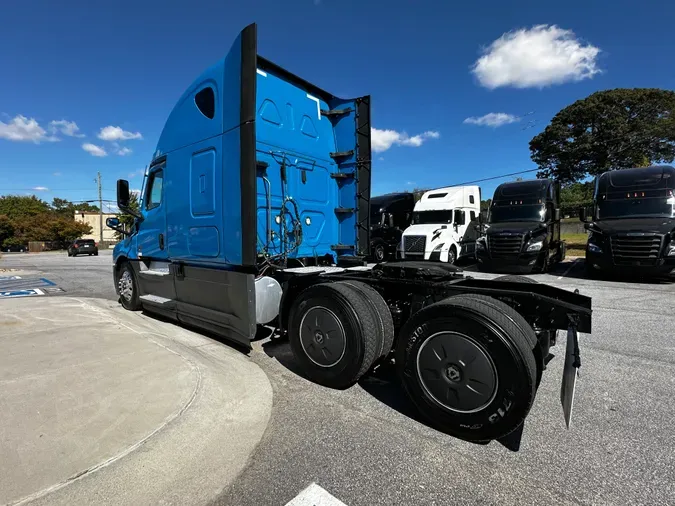 2021 Freightliner Cascadia 126