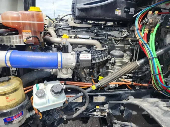 2021 FREIGHTLINER CASCADIA CA126