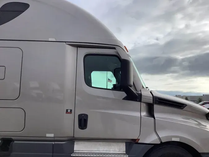 2023 Freightliner Cascadia 126