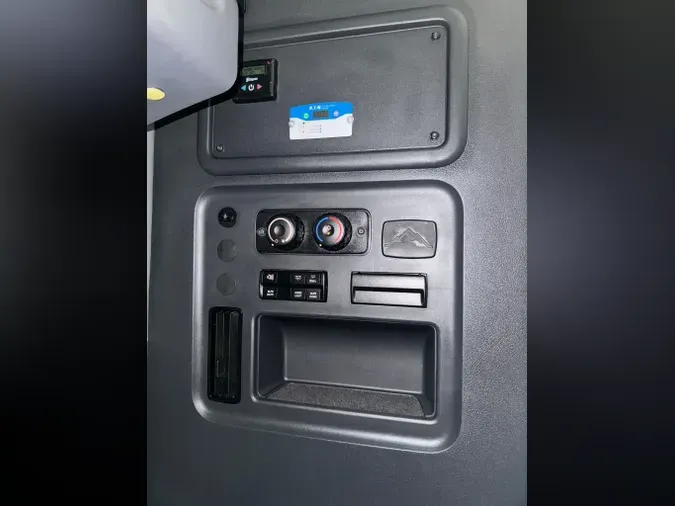 2021 FREIGHTLINER Cascadia 126