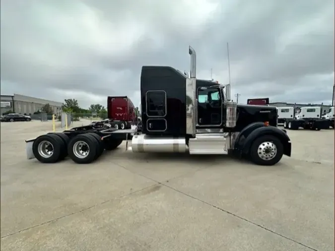 2025 Kenworth W900L