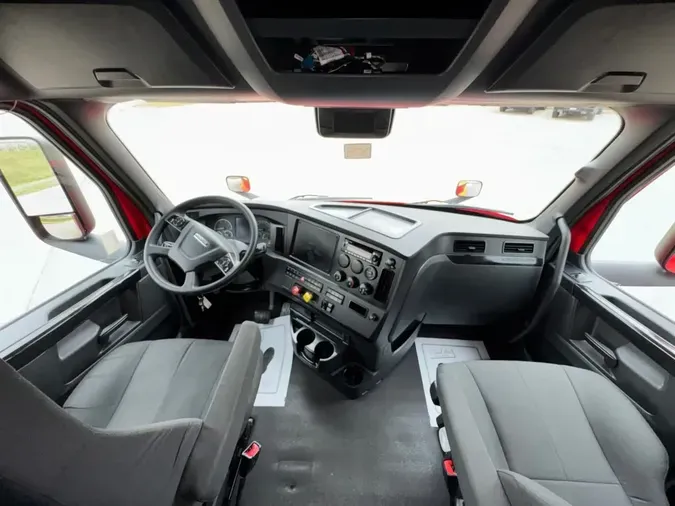 2023 FREIGHTLINER Cascadia 126