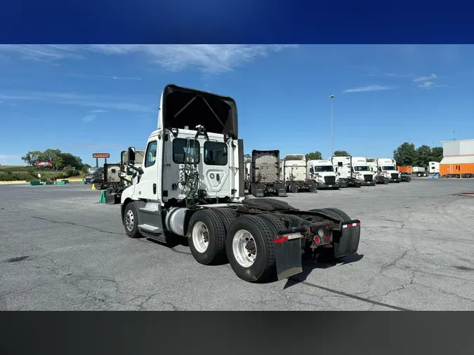 2020 Freightliner Cascadia 12674ffdedd8b0369f30709d82aab88db74