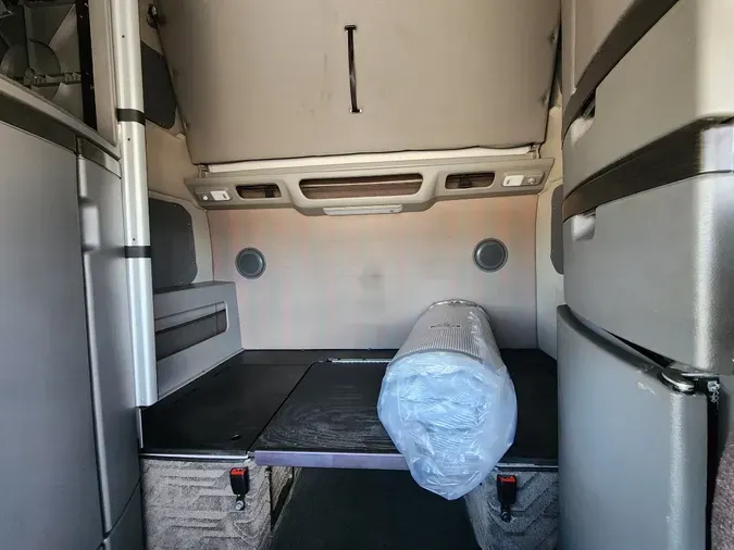 2023 VOLVO VNL64T860