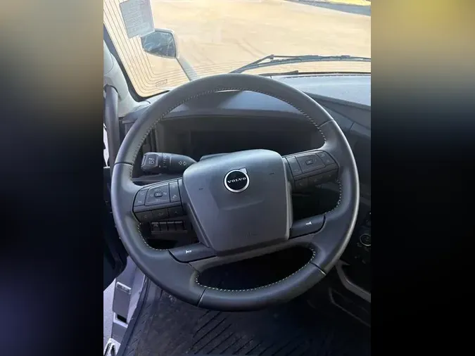 2027 VOLVO TRUCK VNL64TV04