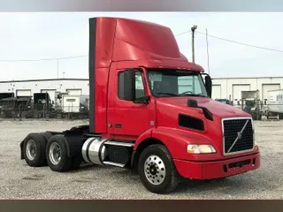 2016 Volvo VNM