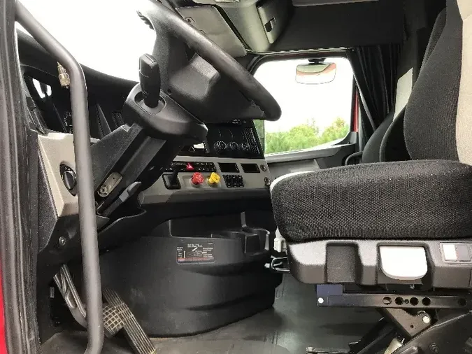 2019 Freightliner T12664ST