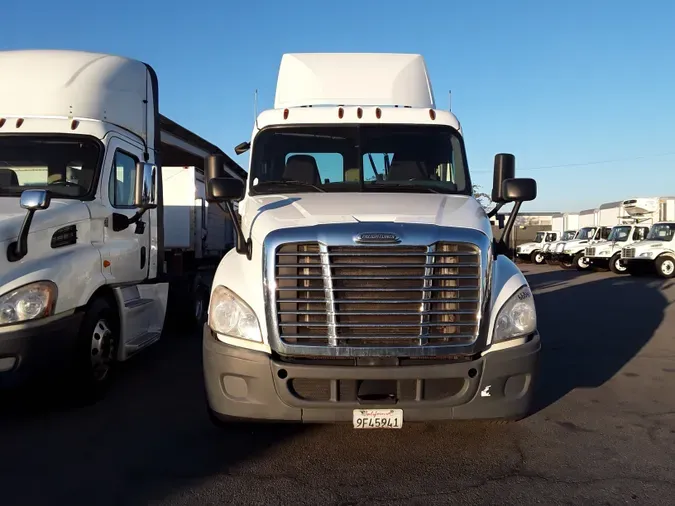 2016 FREIGHTLINER/MERCEDES CASCADIA 125