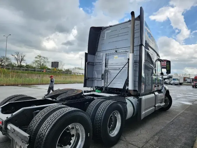 2019 VOLVO VNL64T760