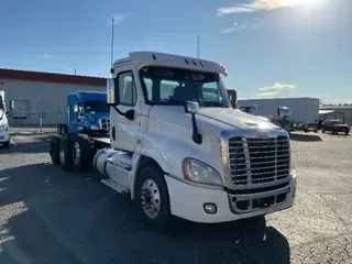 2018 Freightliner X12584ST