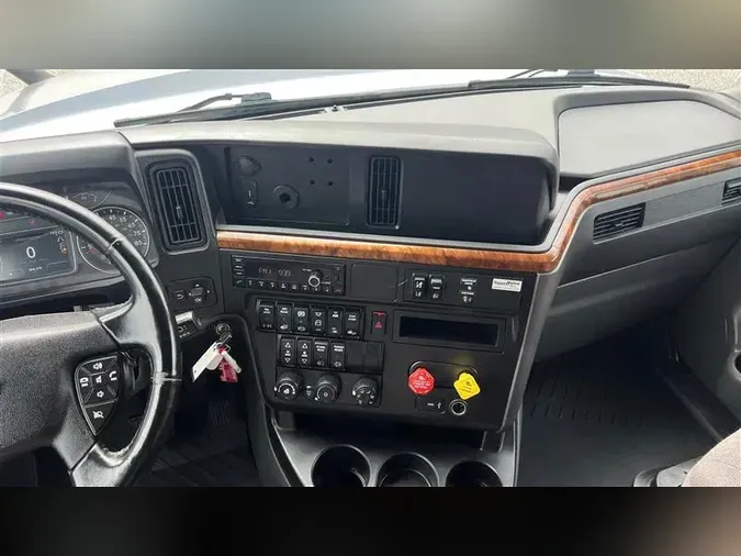 2022 INTERNATIONAL LT