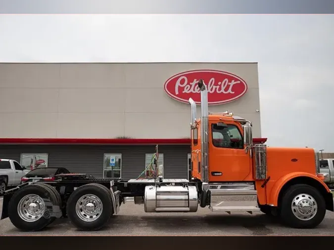 2025 PETERBILT 589