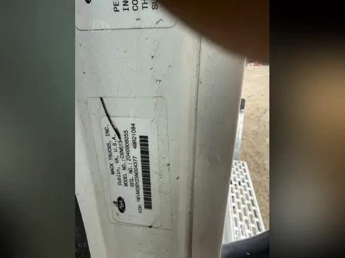 2005 MACK VISION CXN613