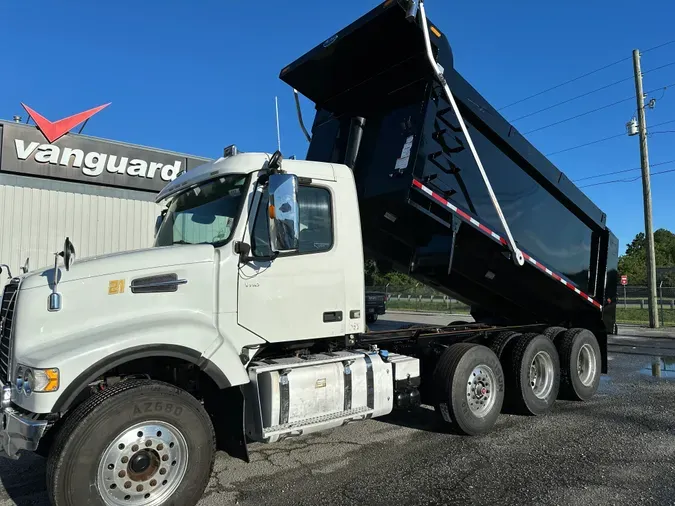 2020 Volvo VHD84F300