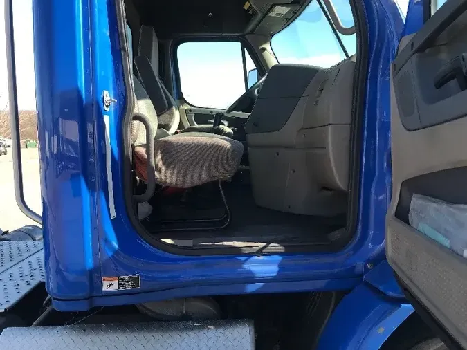 2016 Freightliner X11364ST