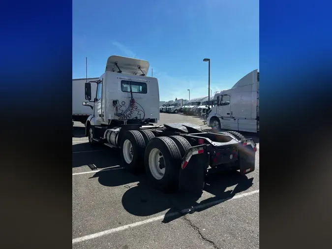 2019 VOLVO VNL64T-300