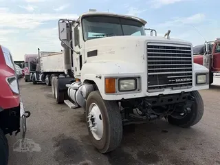2005 MACK CH613
