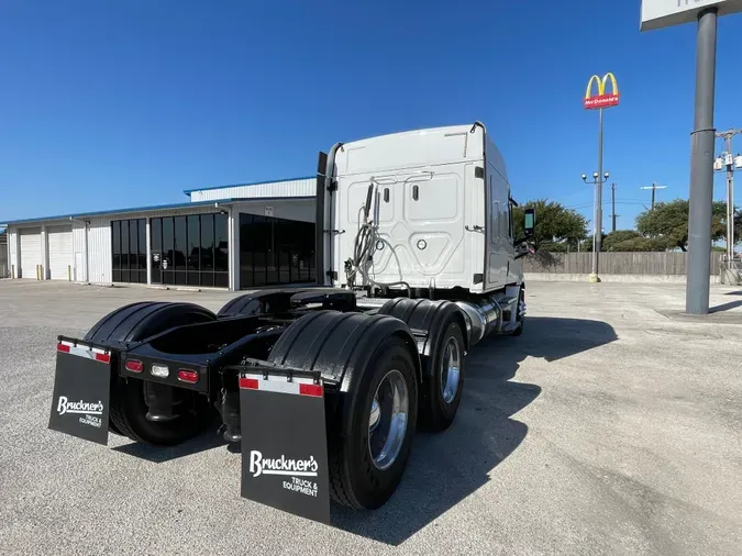 2021 FREIGHTLINER CASCADIA 126