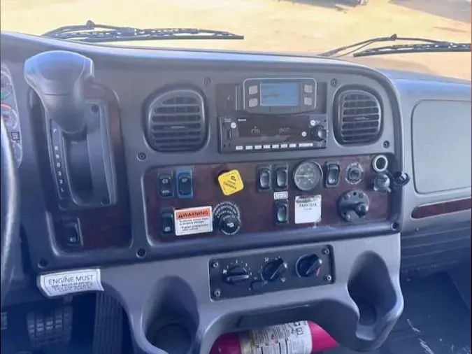 2022 Freightliner Business Class M2 106