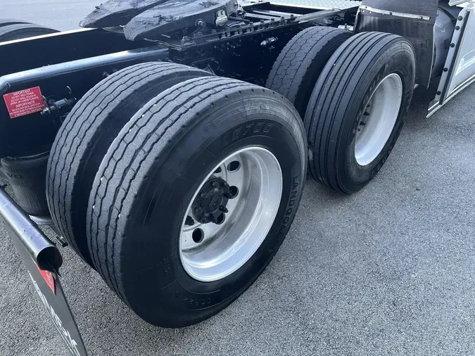 2024 VOLVO VNL64T860