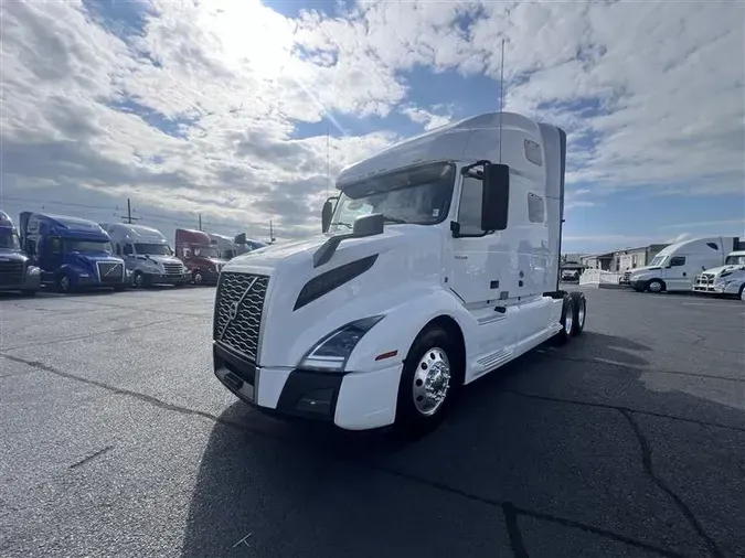 2022 VOLVO VNL760