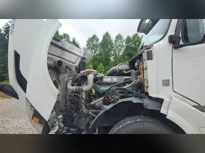 2018 Volvo VNL 740
