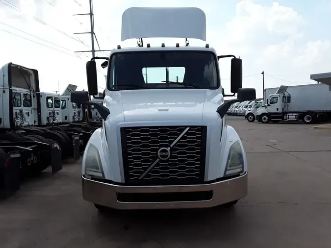 2019 VOLVO VNL64T-300