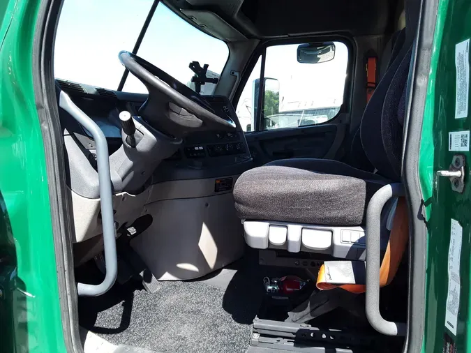 2017 FREIGHTLINER/MERCEDES CASCADIA 125