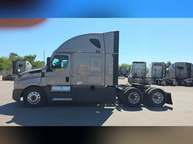 2025 Freightliner Cascadia 126