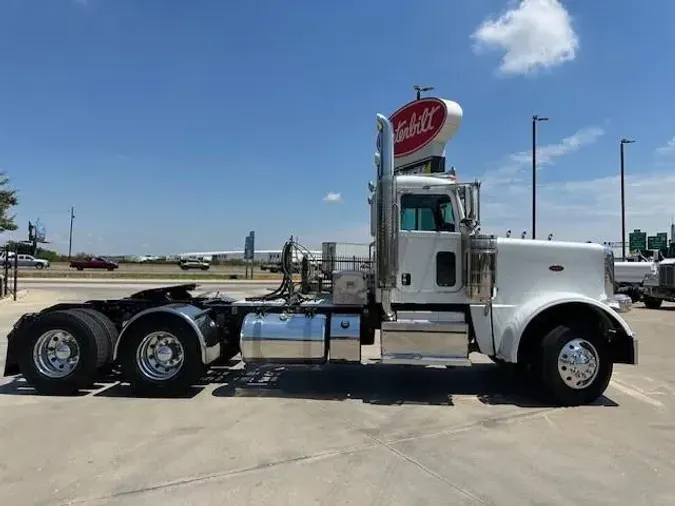 2022 Peterbilt 389