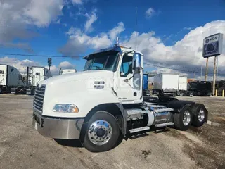 2015 MACK CXU613