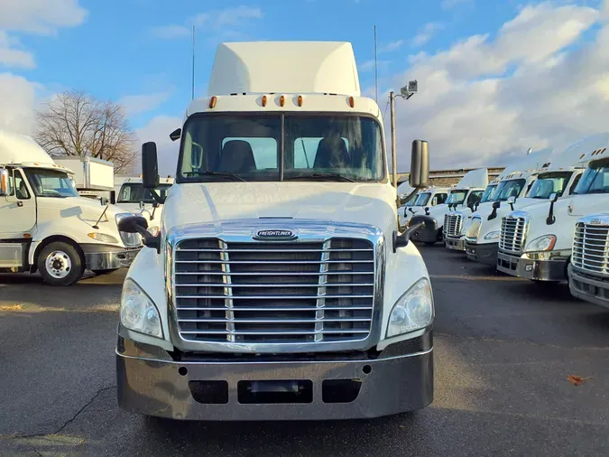 2016 FREIGHTLINER/MERCEDES CASCADIA 125