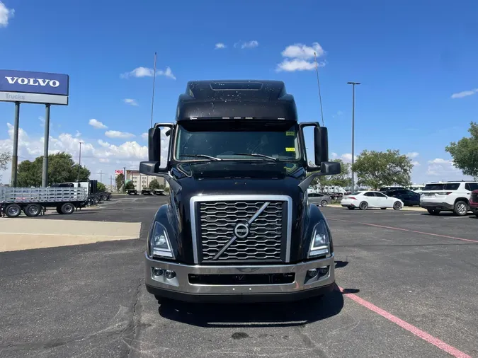 2025 VOLVO VNL64T860