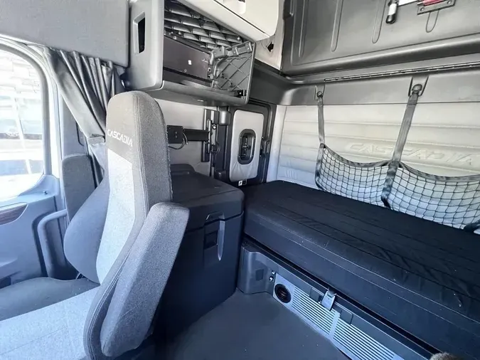 2020 Freightliner Cascadia