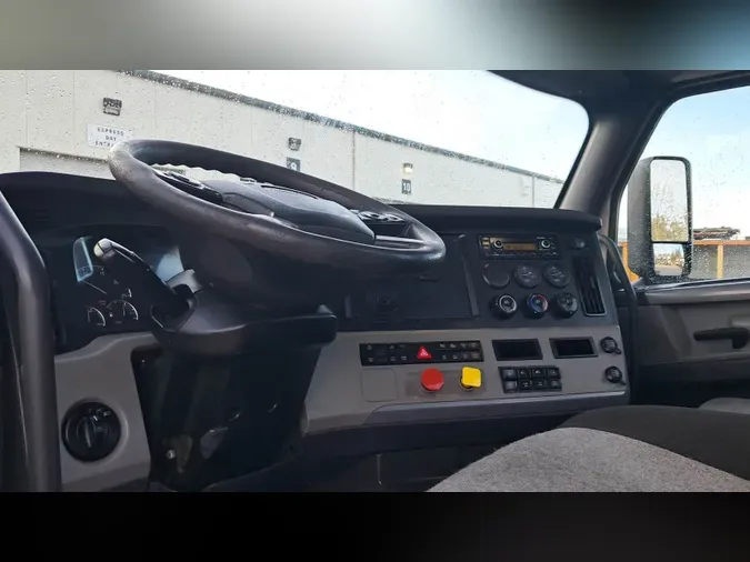 2020 Freightliner Cascadia 126