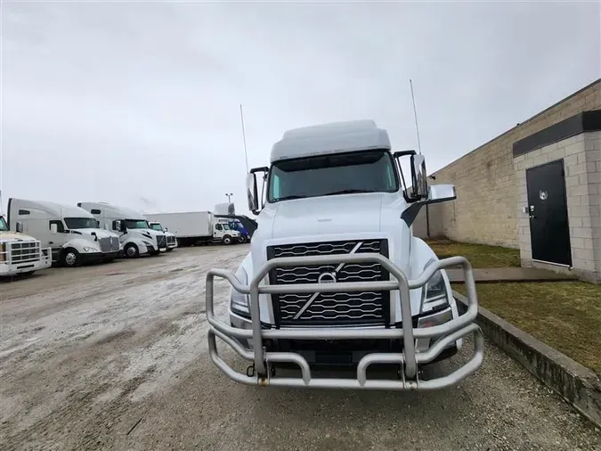 2022 VOLVO VNL760