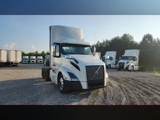 2019 Volvo VNL300