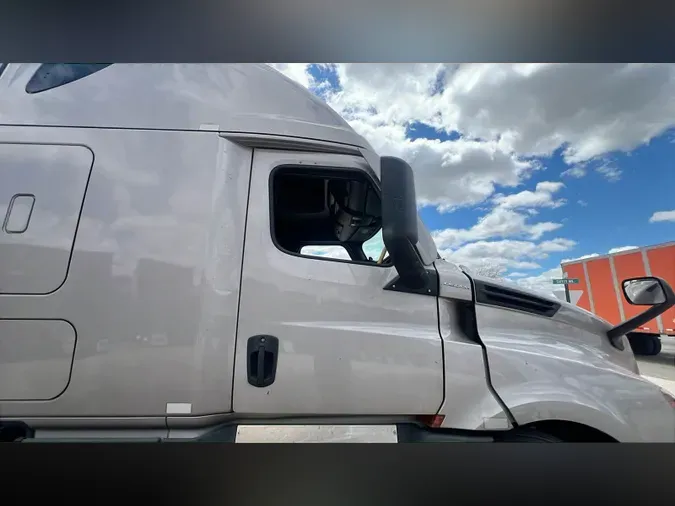 2022 Freightliner Cascadia 126