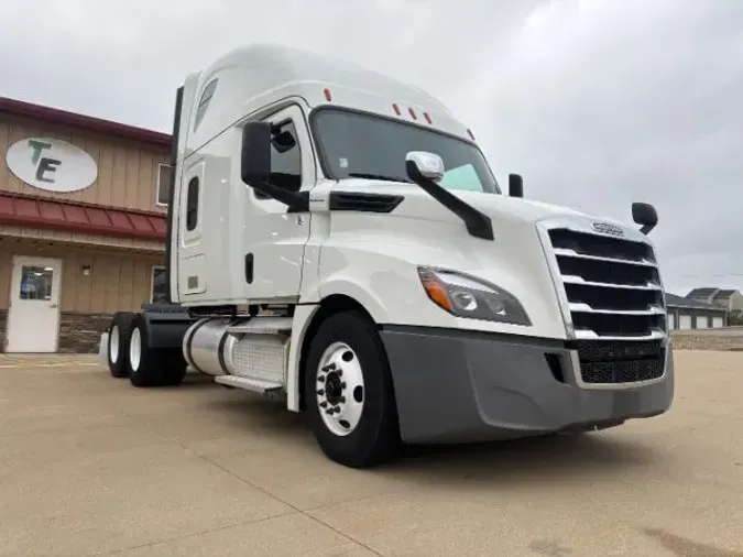 2020 Freightliner New Cascadia 126755d5cf18e75335d09ca63dab3a8029a